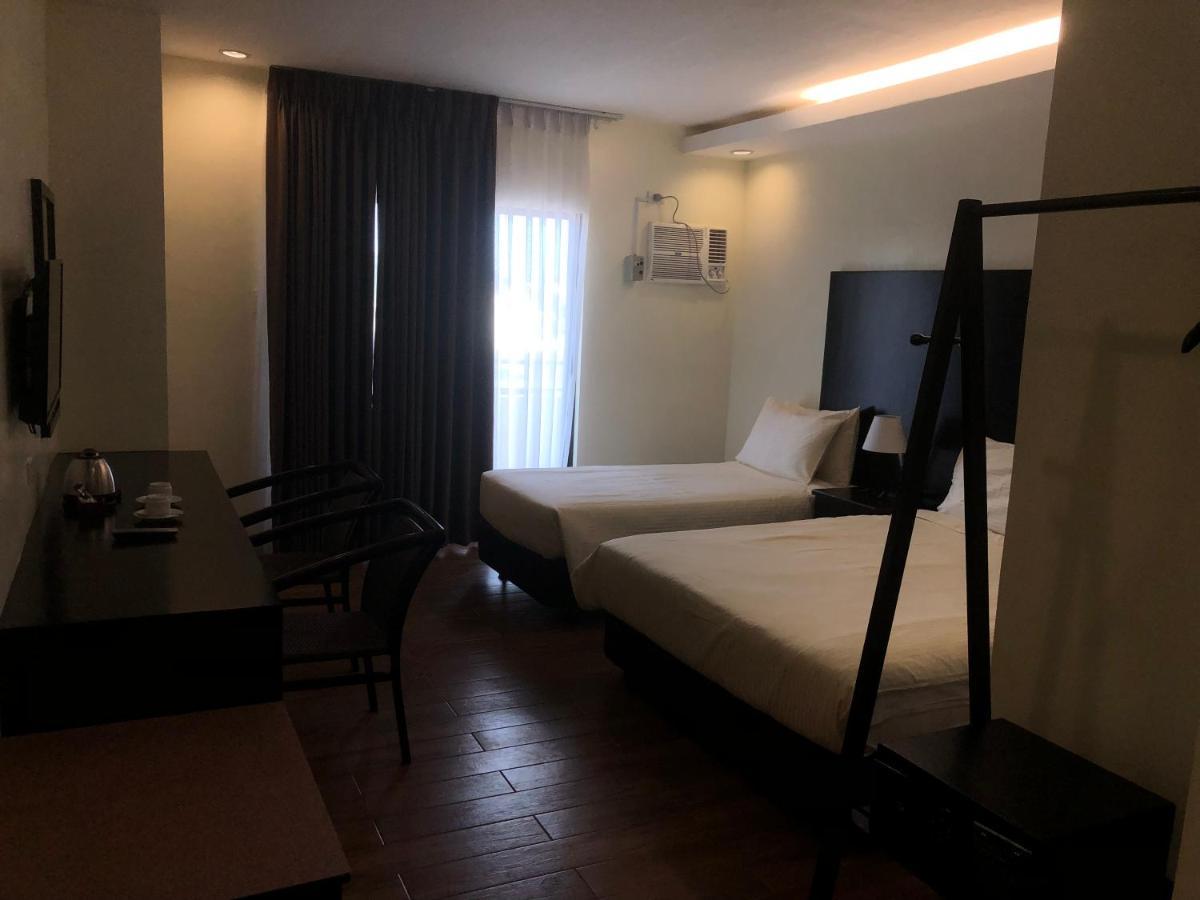 Pina Suites Ormoc City Exterior foto