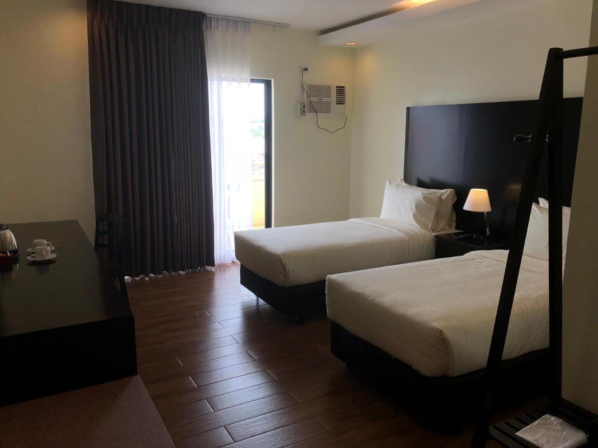 Pina Suites Ormoc City Exterior foto