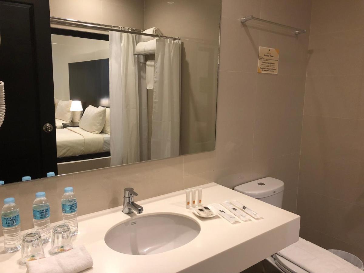 Pina Suites Ormoc City Exterior foto